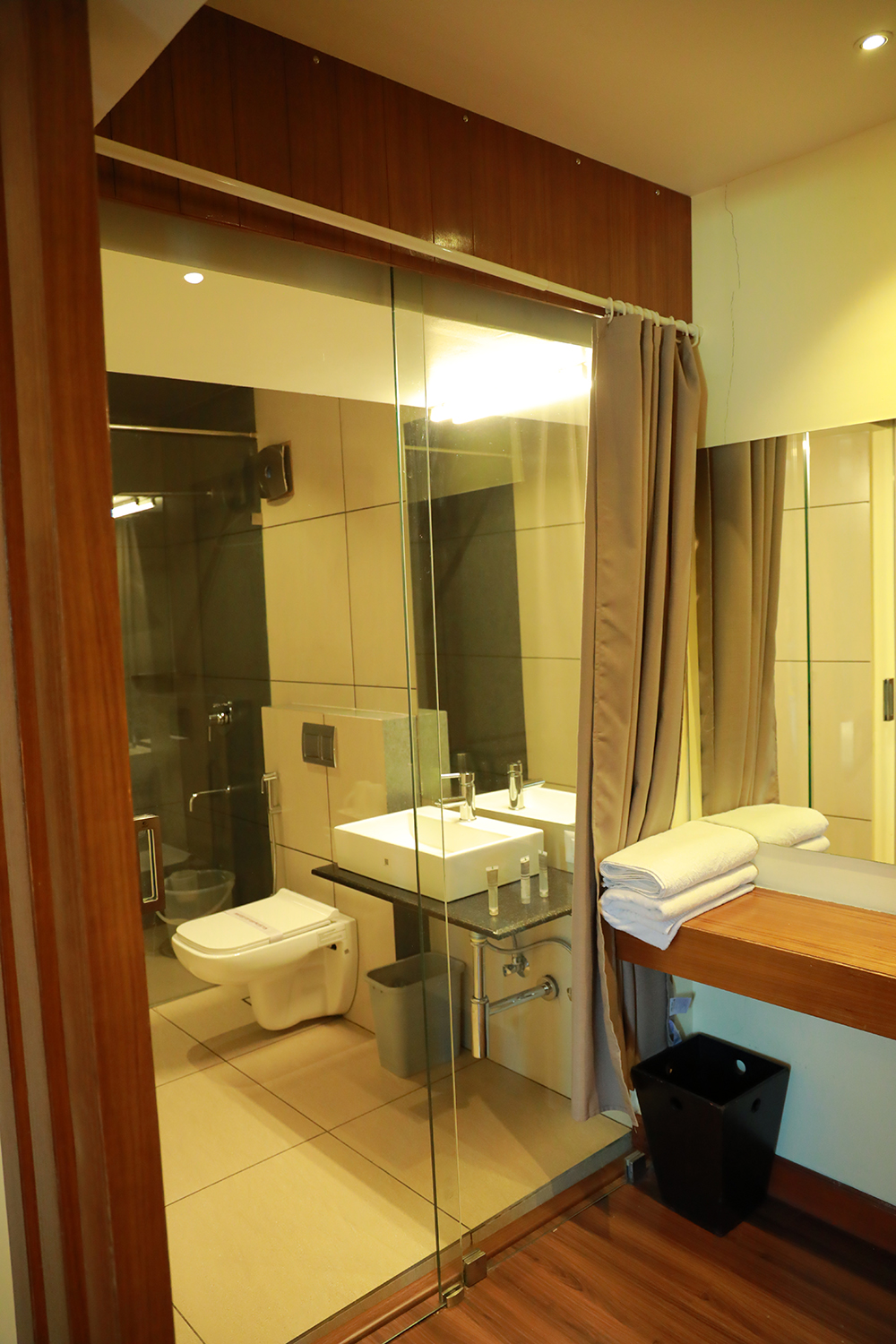 familyroom_restroom